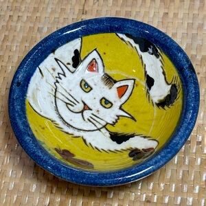 Vintage M. MIXAΛHE Folk Art Pottery small pedestal cat & mouse bowl